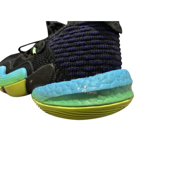 Adidas Trae Young 2 Basketball - Picture 10 of 11